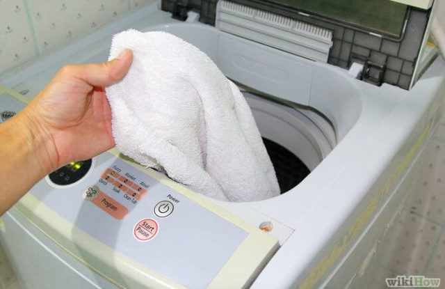 Bez-praní-a-vyváření-Skvělý-tip-díky-kterému-budou-bílé-ručníky-opět-zářivě-bílé