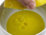 Vymačkejte 1 citron do 1 lžíce olivového oleje a zapamatujete si to do konce svého života