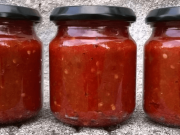 Nemusíte vařit a ani zavařovat: Směs do gulášů, omáček i na pizzu, která vám vydrží celý rok!
