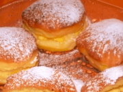 Skvělý recept na plněné domácí mini-koblihy bez smažení. Těsto je nadýchané jako bavlnka a chutnají fantasticky i druhý den!