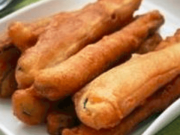 Recept na křupavé cuketové tyčinky s česnekem: Jsou akorát do ruky!