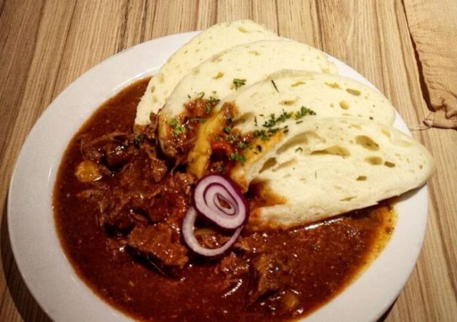 recept_maďarský guláš
