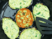 Fantastické cuketové placky – Chutnají i těm, kteří zeleninu moc nemusí!
